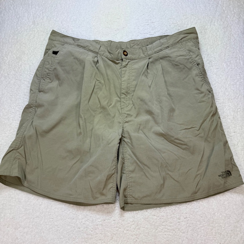 The North Face shorts mens 2XL Hiking Pleated Khaki Outdoor‎ Casual